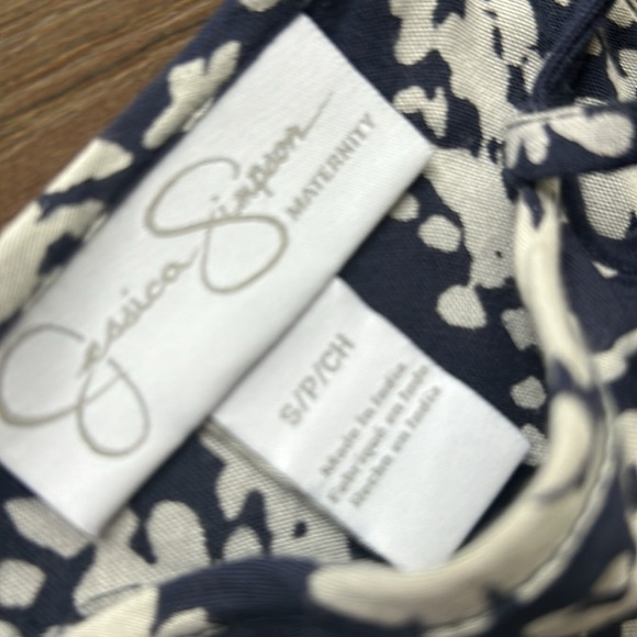 Jessica Simpson Navy and White Floral maternity Dress ! Medium - Picture 3 of 5